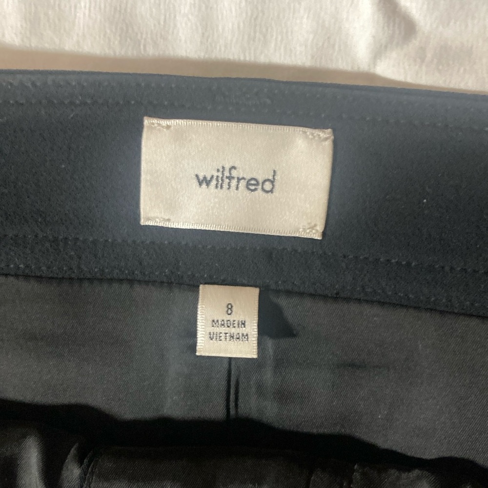 Aritzia Black mini skirt - Picture 4 of 5